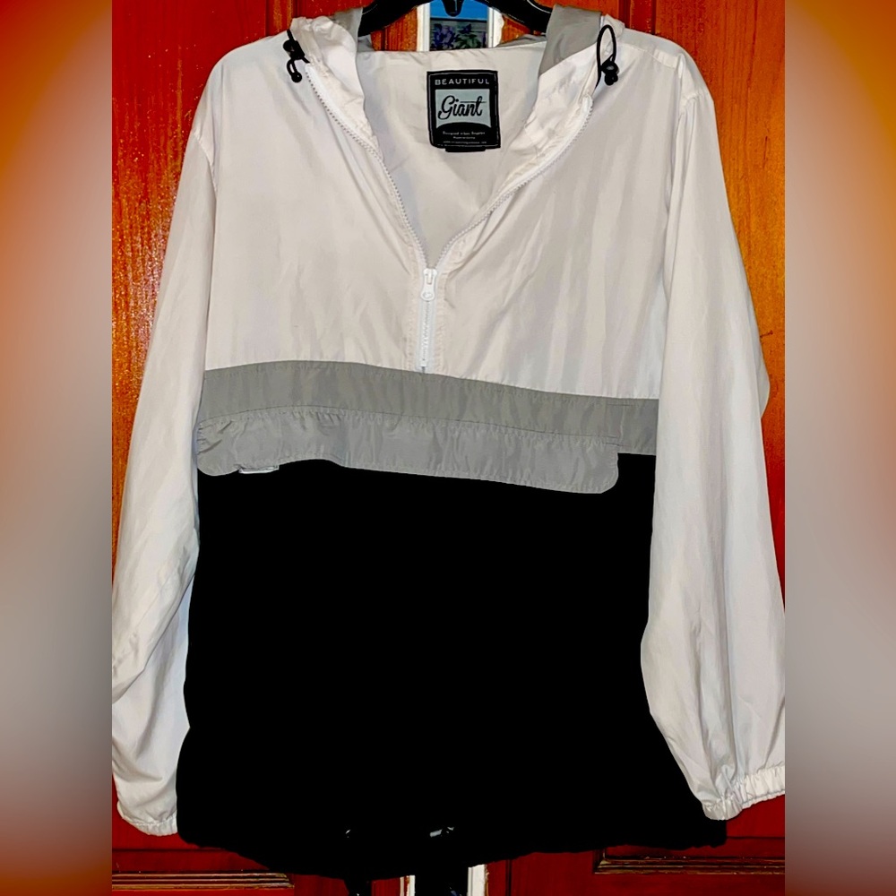 Beautiful Giant Lightweight Pullover Windbreaker. Size Large